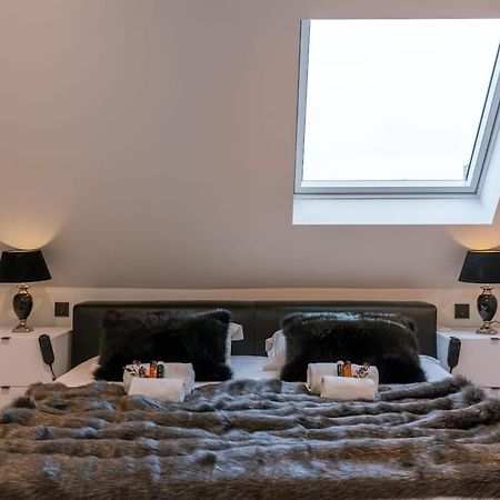 בירנם Huswell - Luxurious Apartment With Parking מראה חיצוני תמונה